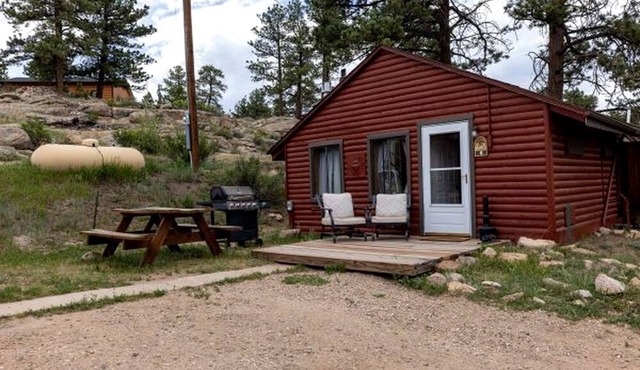 Classic Log Cabin with Fireplace in Red Feather Lakes, Perfect for a Romantic Weekend in the Rocky Mountains