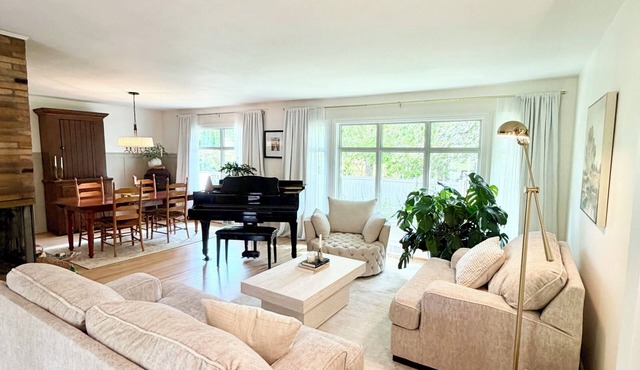 Clean and Convenient 4-bedroom house in Pittsford!