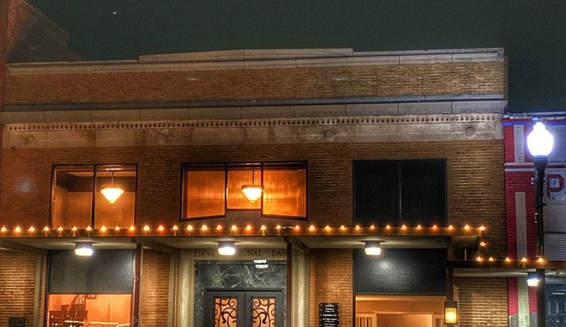 Close Quarters - 1 bedroom studio in historic First National Bank on the square