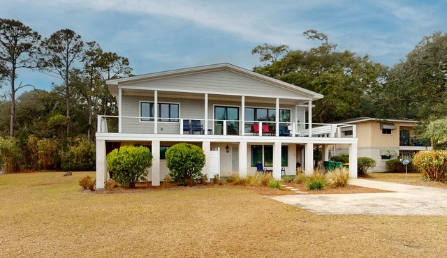 Clubhouse Cottage 5 bedrooms, 3 bathrooms