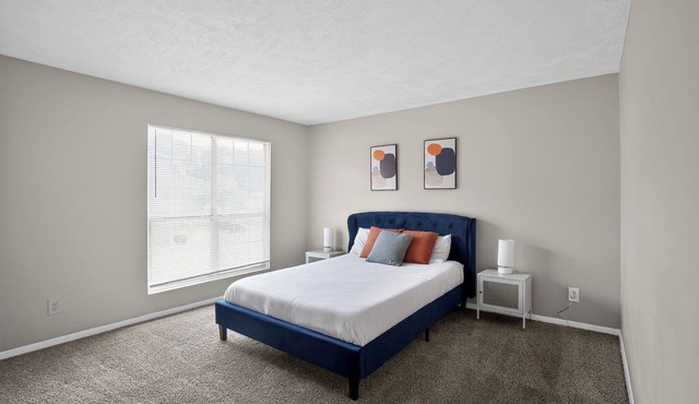 Comfortable 2BR space near shops and dining