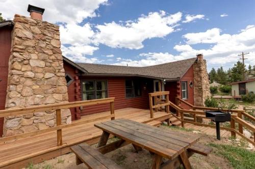 Conjoined Cabin with Fireplace in Red Feather Lakes, Colorado, Perfect for a Family Holiday