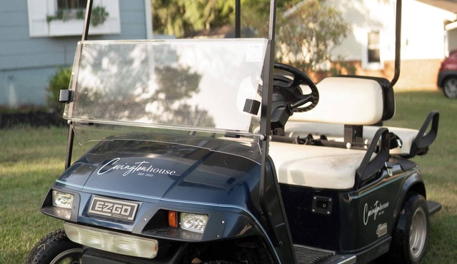 Couple Getaway ~ Golf Cart ~ Under a Mile from the Covington Square