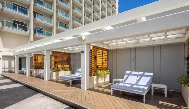 Cozy 1-bedroom apartment in peaceful Honolulu with AC and gym