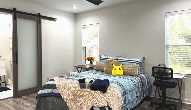 Cozy 1 bedroom house in beautiful Atlanta with AC and fitness room
