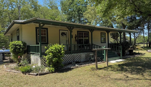 Cozy 2 room farmhouse on The Ranch @ Traders Hill, pristine equestrian facility.