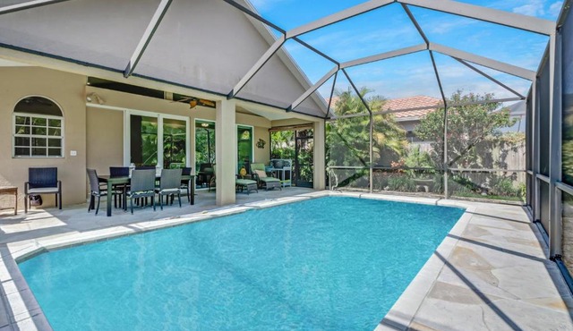 Cozy Beach House - 5 minutes from Vanderbilt Beach
