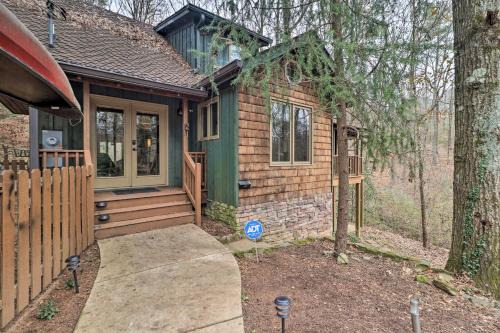 Cozy Conyers Cabin w/Fireplace & Pool Table!