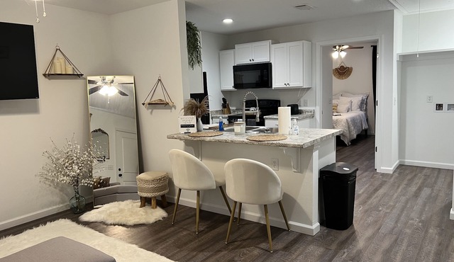 Cozy Corner A Townhouse Treasure! 15 minutes from Fort Stewart