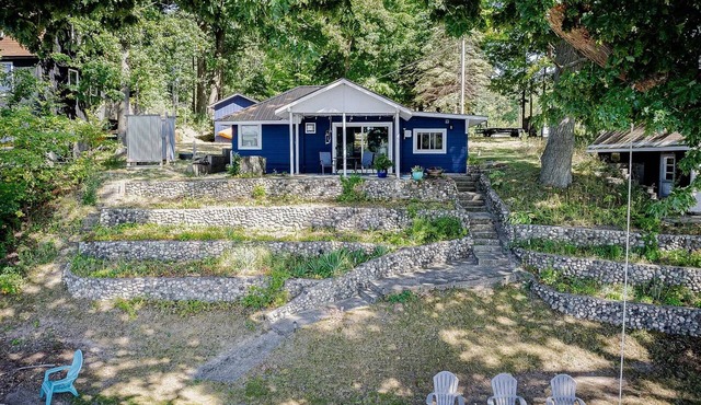 Cozy Retro Lakefront Cottage near Lake Michigan