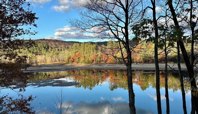 Cozy Sacandaga Lake Home, Sleeps 15, Fire pit, Outdoor deck, Pet Friendly!