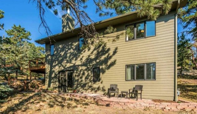 Cozy, Spacious, Private Rocky Mountain Guest Suite