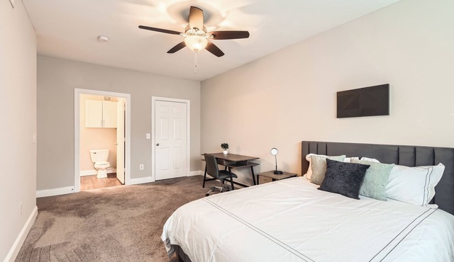 Crest at Midtown 4221 l 1 Bedroom 1 Bathroom
