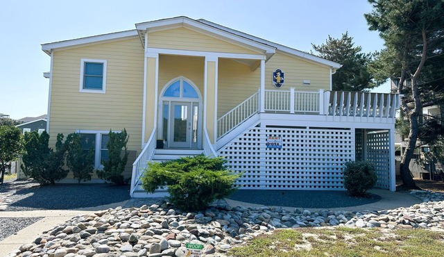 D109A- Moby Duck features 4 bedrooms, 5 baths, private pool and hot tub.