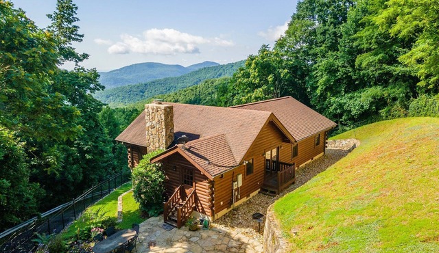 Dancing Bears Cabin | Breathtaking Sunrise Mountain Views!