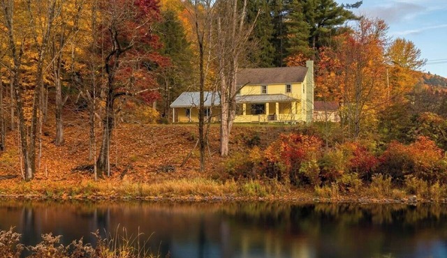 Delaware River Access | Walk to Town | Sleeps 10