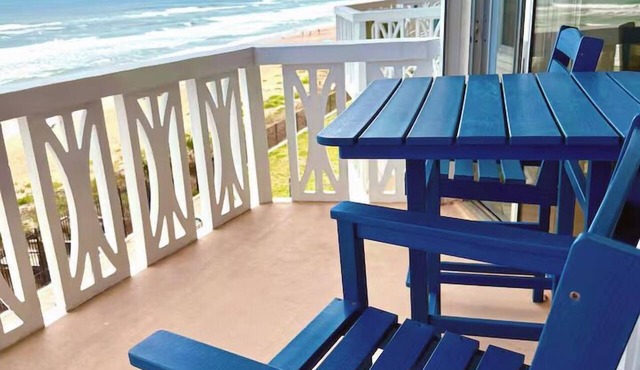 Direct Oceanfront. Best Views and Location. Balcony. Pool. Beach Gear.