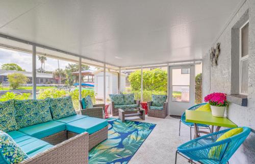 Dock, Kayaks & Bicycles: Crystal River Getaway!