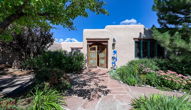 Dog-Friendly home with private hot tub, high-speed WiFi & wood-burning fireplace