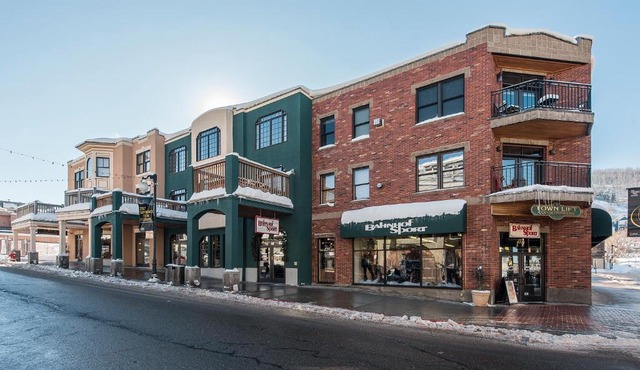 Downtown 2 Bedroom Town Lift by All Season Resorts Lodging