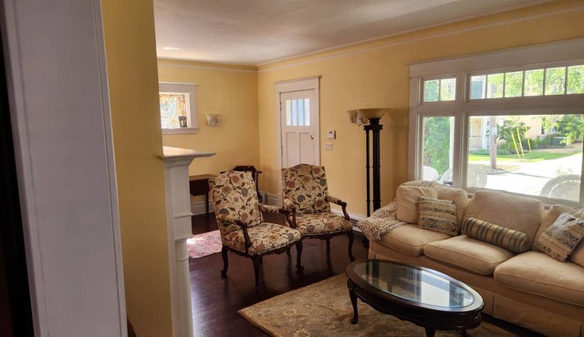 Downtown 4-bedroom house with AC in Grand Rapids, Medical Mile