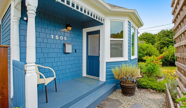 Downtown home with a firepit, washer/dryer, fireplace, and lovely outdoor space