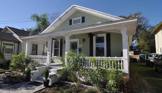 Dreamy Downtown Cottage: Walk everywhere, easy parking