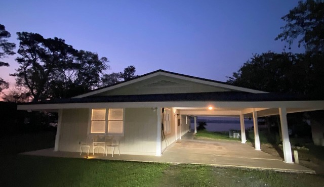 Dury Lane on Lake Seminole Unique waterfront home on the south side the big lake