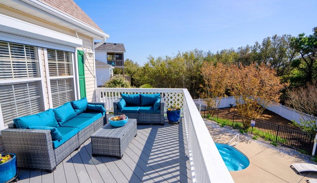 Entire home in Kitty Hawk, NC. Pool, hot tub, & spacious backyard!