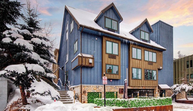 Epic 10 Bedroom Luxury Mountain Home in Old Town