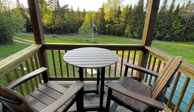 Escape to the Woods! Farmhouse on 10 acres -Great Wifi, Big Kitchen. BOOK IT!