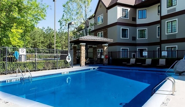 Everything You Need For The Perfect Vacation! Free Breakfast, Pets Allowed!