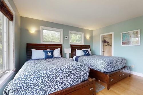 Expansive Modern Home w/Ocean View, Gorgeous Garden & Dog-friendly
