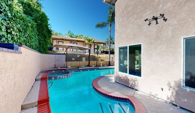 Experience Luxury and Comfort in Southern California - Private Pool