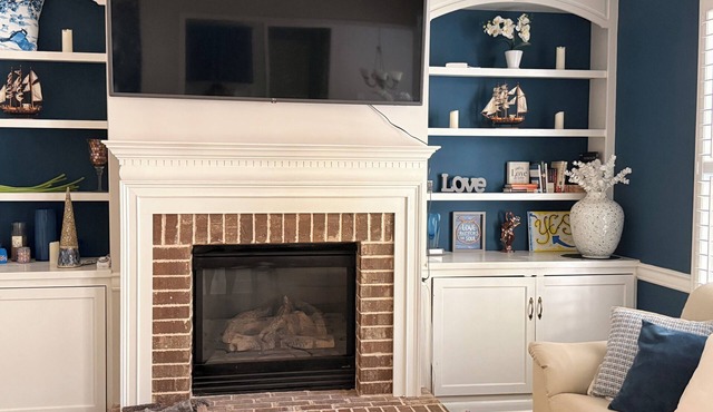 Family Retreat Sleeps 10 - Pool, Gym & Tennis - Gated Community