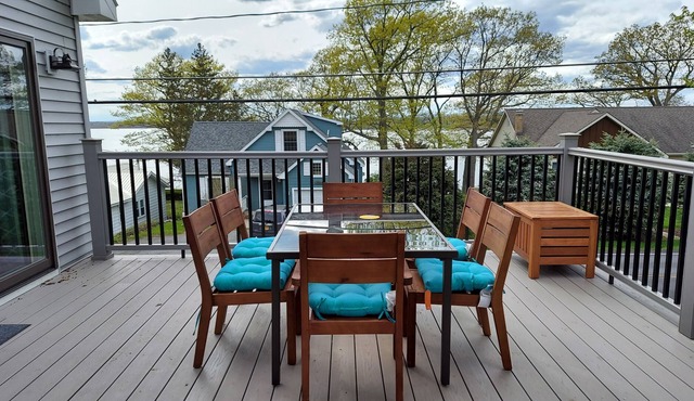 Get Away - Upscale 3BR home, spacious, large deck off LR, many local attractions