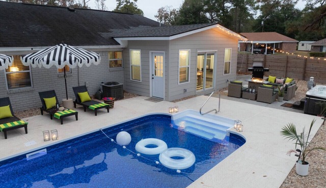 Gilded Magnolia Hideout|Sleeps8|Hot Tub|pet+
