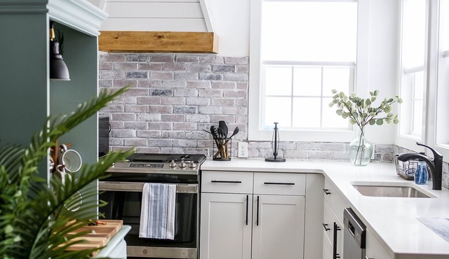 GORGEOUS Remodeled South Beach Cottage - 2 blocks from the shore!