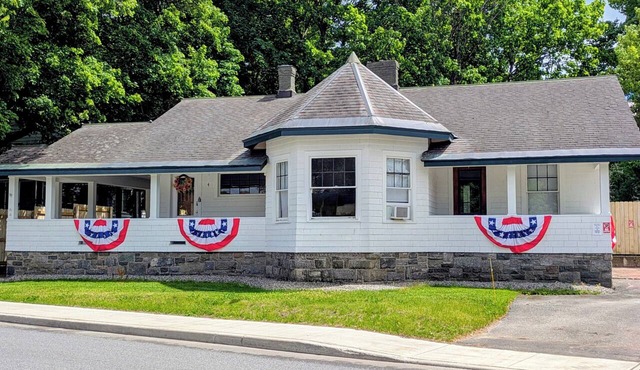 Grand Village Home. Central Location. EV Charger.