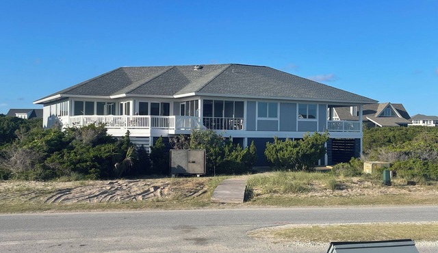 Great family house! Great beach access and ocean views! Newly renovated!