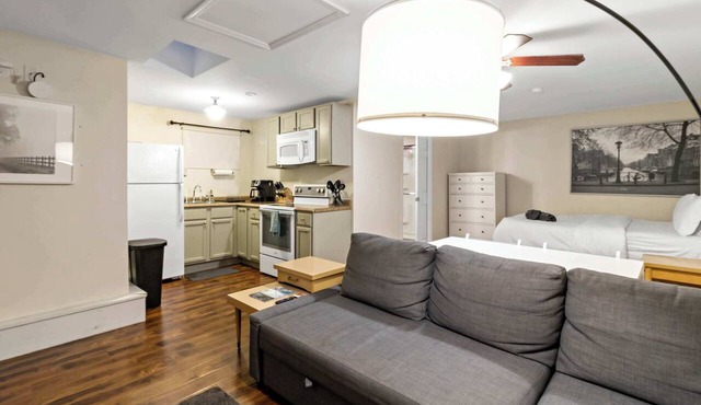 Ground-Floor Forest Park Studio | Parking, Washer/Dryer & Fast Wi-Fi
