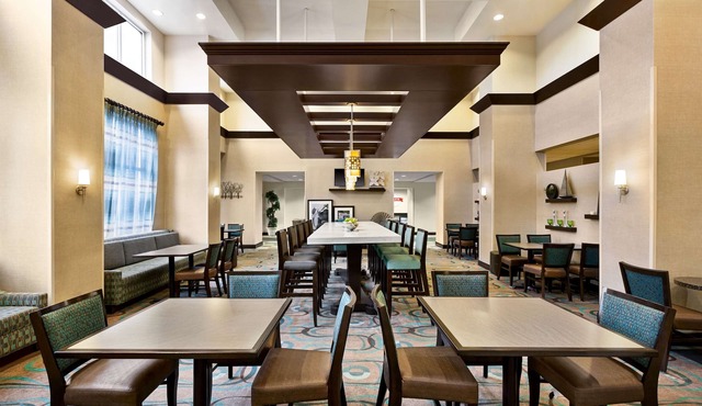Hampton Inn & Suites Atlanta Airport West/Camp Creek Pkwy