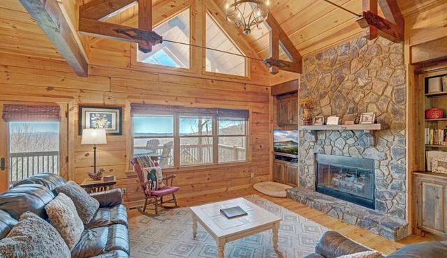 Harleys Hideaway- Mountain Cabin, Mountain View, Pet-Friendly, One Level Cabin in Seven Devils