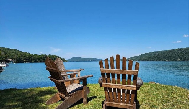 Hatch's Perch - Quaint 2nd floor apt, private balcony, terrific lake views