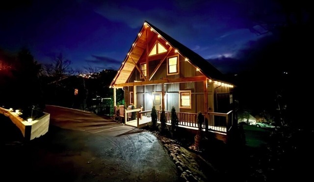 Heart of Beech Retreat/Walk to Concerts,Dining & Shops/Air Conditioning/Pets OK