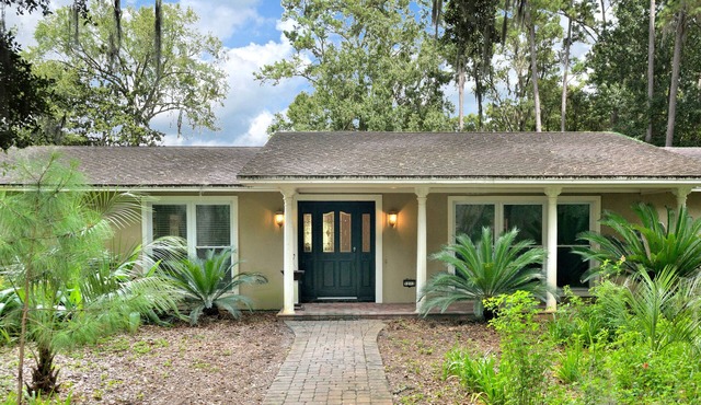 Hidden Lake Sprawling Home on Private Lake with optional Guest House close to UF