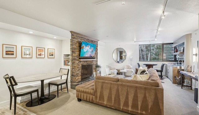 Highly Rated Silver King - Steps to Skiing - 2BD/2BA