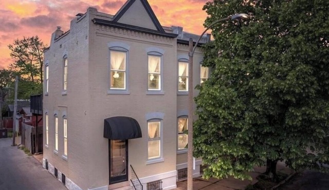 Historic Tower Grove Retreat Game Room Deck Sleeps 7