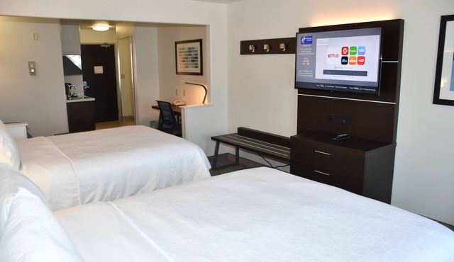 Holiday Inn Express & Suites Evanston by IHG