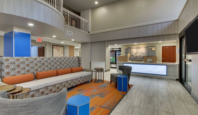 Holiday Inn Express & Suites Atlanta N-Perimeter Mall Area by IHG